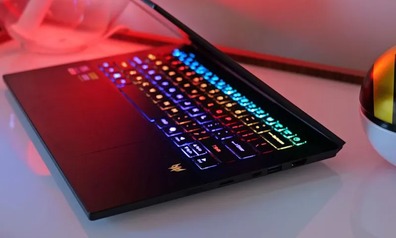 Acer Predator Triton 14 AI оснащен клавиатурой с мини-LED подсветкой каждой клавиши и тачпадом со встроенной поддержкой стилуса.