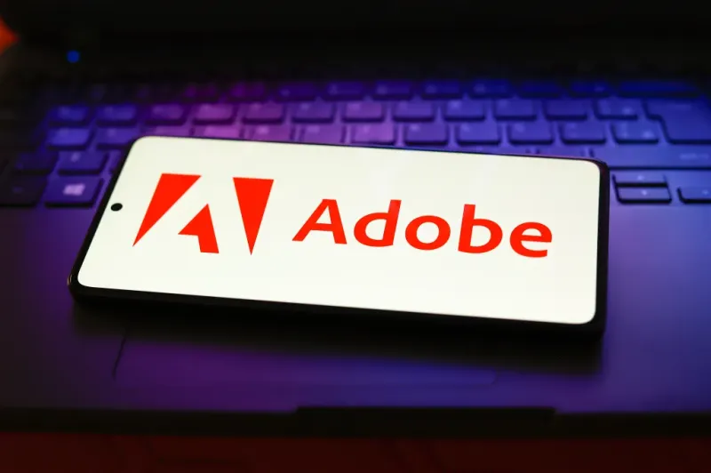 Adobe обвиняют в обучении ИИ на пиратских книгах