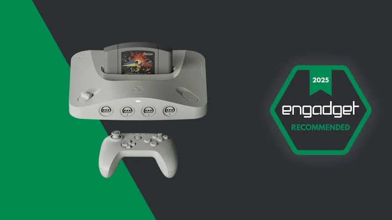 Analogue 3D выглядит как консоль N64, вплоть до четырех портов для контроллеров спереди.