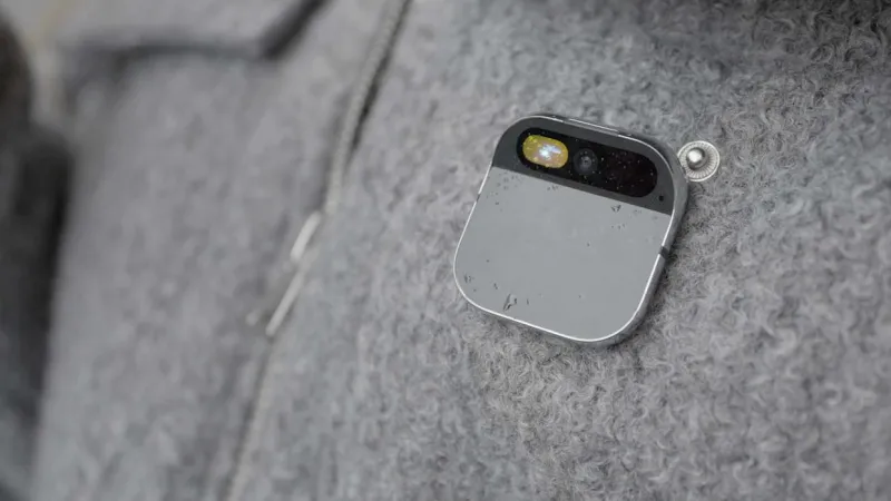 Apple разрабатывает умный гаджет с камерами и микрофонами