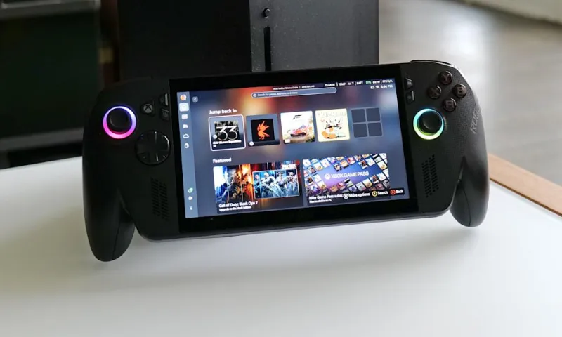 Все порты ROG Xbox Ally X расположены сверху, включая два разъема USB-C, 3,5-мм аудиоразъем и слот для карт microSD.