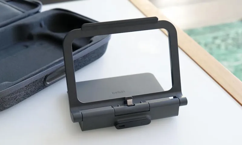 Одним из приятных моментов при установке подставки под аккумулятор является превращение кейса в компактный все‑в‑одном. Выясняется, что хотелось бы, чтобы Belkin включил в комплект зарядный блок с функцией док‑станции для подключения Switch 2 к внешнему дисплею.