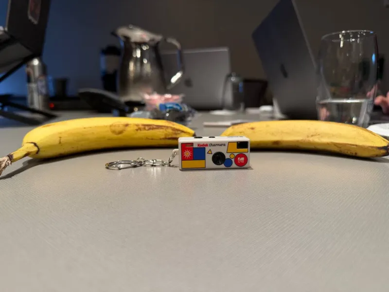 Устройство Throne для анализа отходов, закреплённое на унитазе