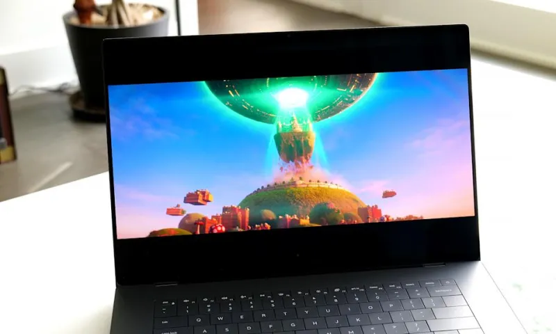 Клавиатура XPS 16 выглядит стильно, но отсутствие anti-ghosting и небольшой ход клавиш неидеальны