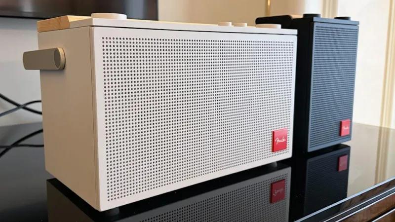 Задняя панель колонки Fender Audio Ellie 06