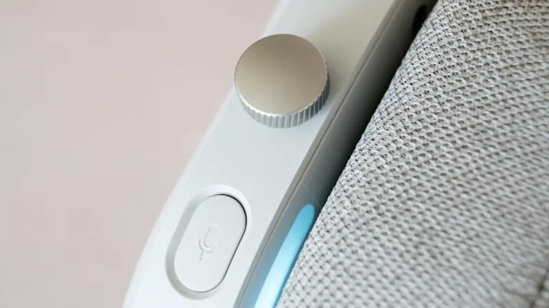 Приложение Fractal Adjust работает через веб-интерфейс и просто в использовании.