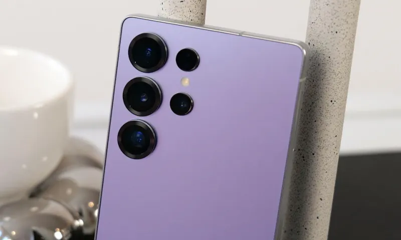 Galaxy Buds 3 Pro в кейсе.