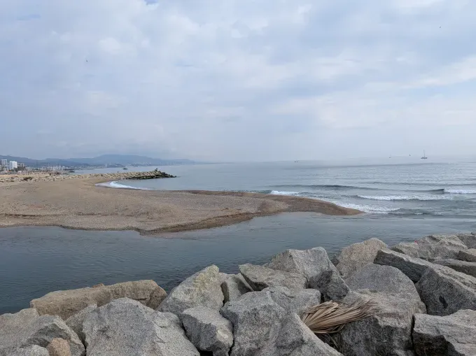 Google Pixel 10a: плоский дизайн без камерного блока