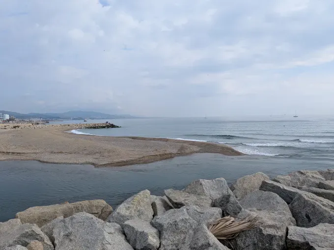 Google Pixel 10a: плоский дизайн без камерного блока