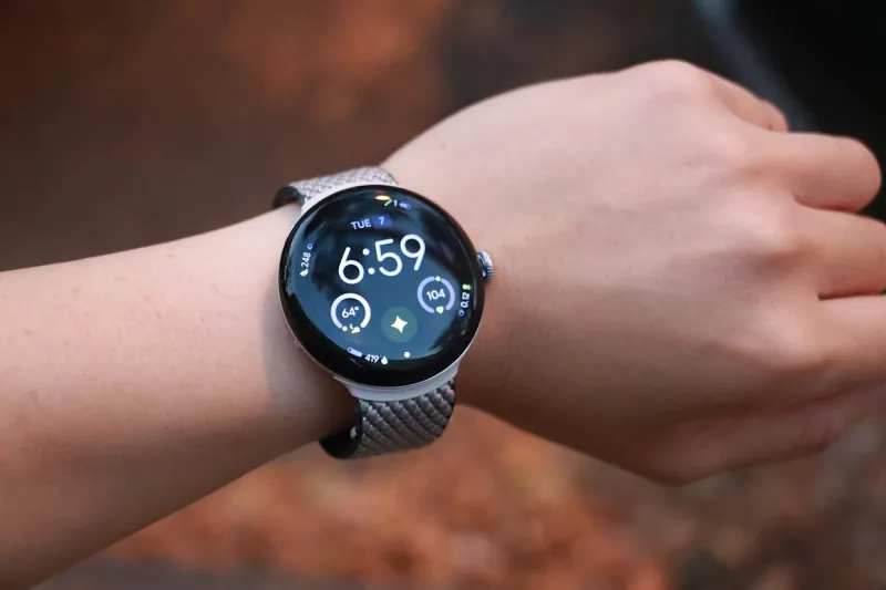 Google Pixel Watch 4 обзор: быстрая зарядка и новые функции