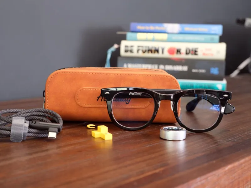 Я постоянно колебался: иногда они выглядели смело, а иногда мне казалось, будто я ношу поддельные очки Маркса братьев из магазина Хэллоуина.