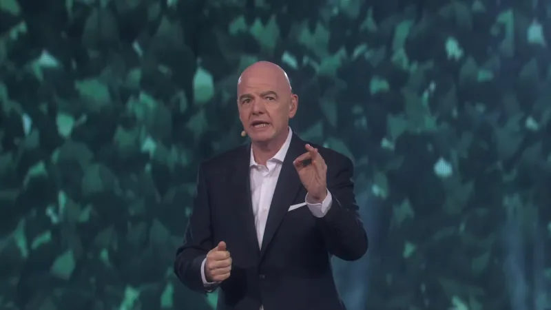 Джанни Инфантино не слишком заводит публику.