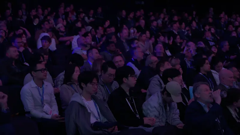 Видео с CGI-футболистами без ясной цели. Кажется, робопес не вернется.