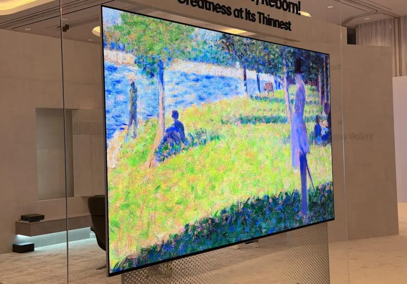 OLED-телевизор LG Wallpaper 2026 года, вид сзади