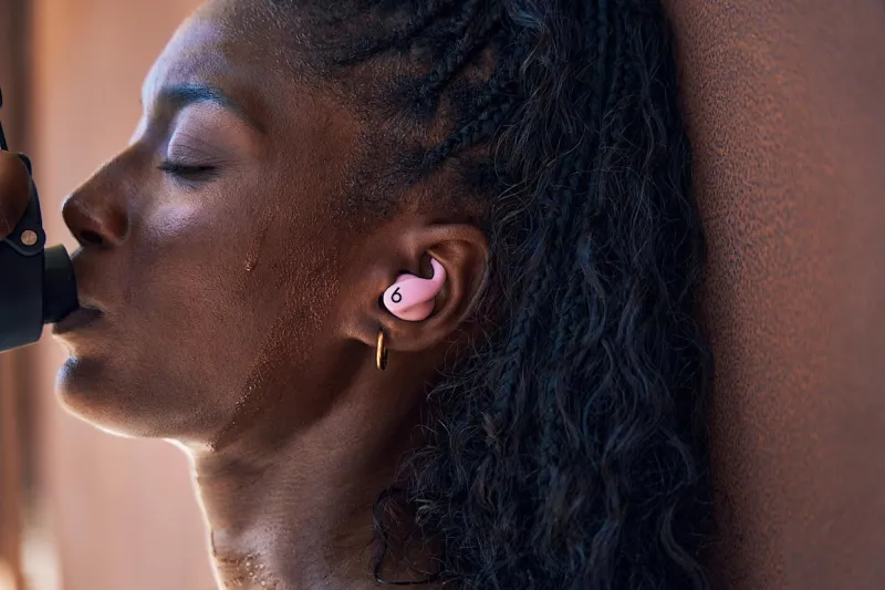 Powerbeats Fit: новые беспроводные наушники от Beats