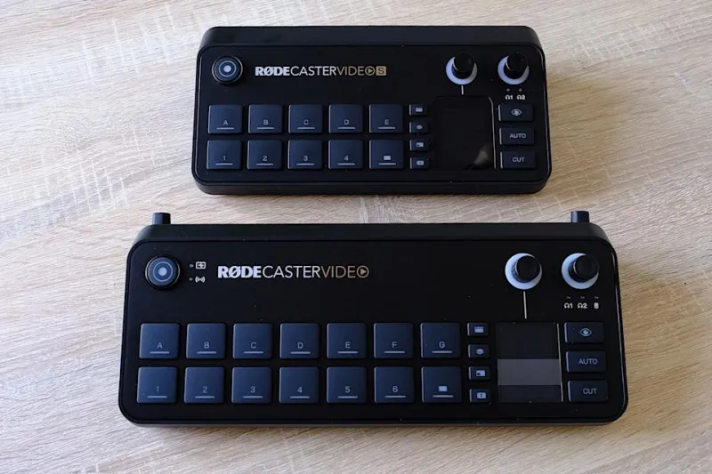 Rodecaster Video S имеет крошечный дисплей для меню и настроек.