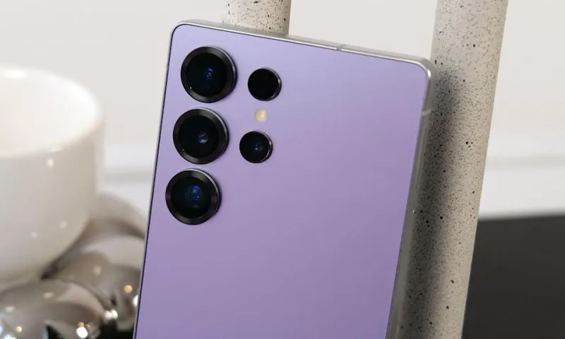 Galaxy Buds 3 Pro в кейсе.