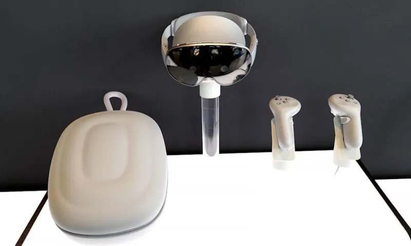 Galaxy XR будет доступен с опциональным чехлом для переноски и беспроводными контроллерами.