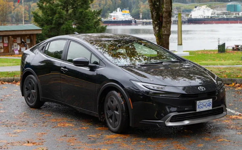 Toyota Prius Prime: тест, плюсы и минусы гибрида