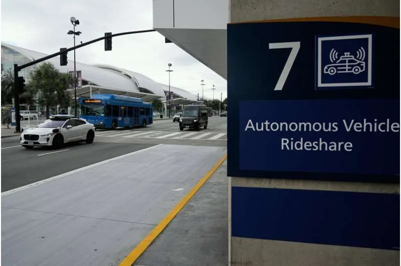 Waymo едет по шоссе. Что нужно знать о расширенном сервисе роботакси