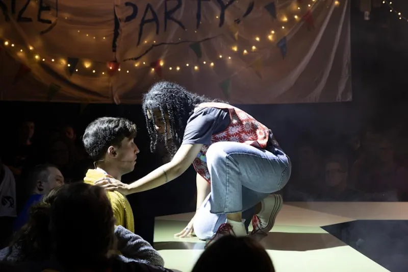 Слактибарфаст (Ричард Костелло) выступает в цеху Магратеи.