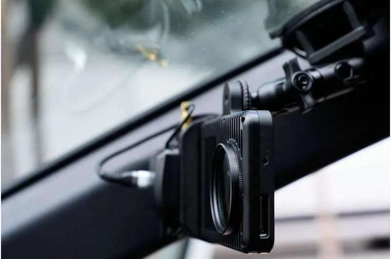 Камера ИИ для обнаружения опасностей и ям на дорогах