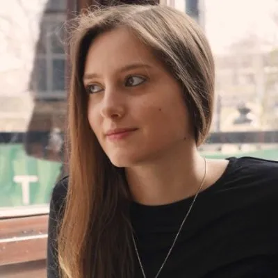 Исследование изучает, в какой степени LLM могут имитировать человекоподобные личности