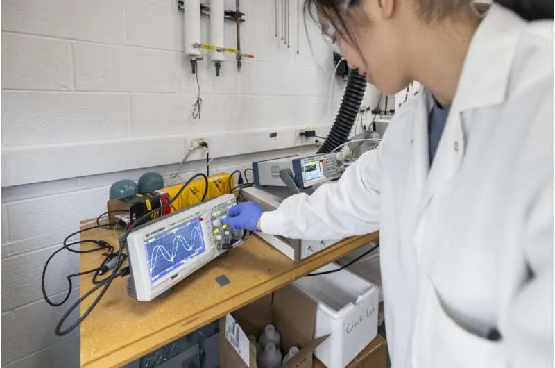 A fast method for measuring how well air disinfection works: See how it glows