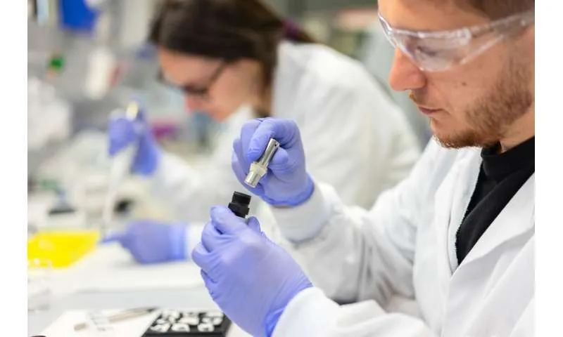 Artificial proteins for fast, sustainable and biocompatible energy devices