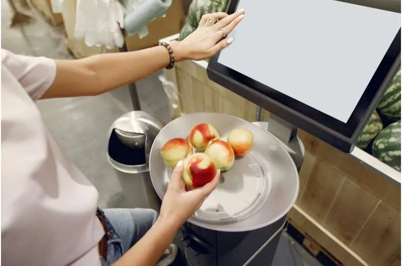 Искусственный интеллект в сервисе: когда клиенты предпочитают роботов