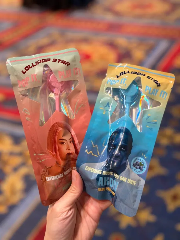 Две упаковки леденцов Lollipop Star в оригинальной упаковке.