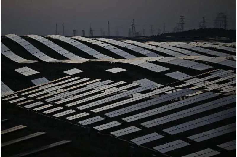 Китай расширяет солнечные установки в пустыне Кубуци