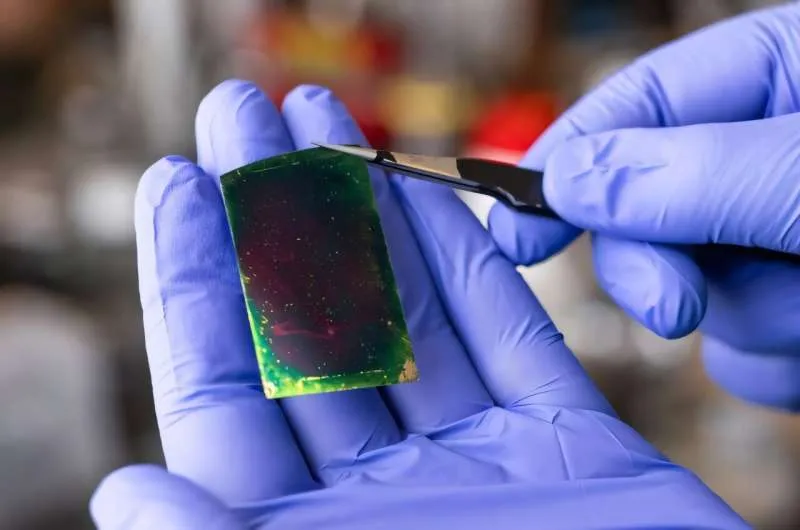 Новый тонкопленочный материал ускоряет ИИ и снижает энергопотребление