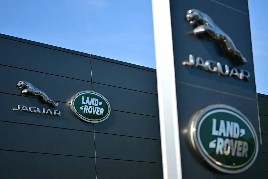 Правительство UK выделило Jaguar Land Rover £1.5 млрд после хакерской атаки