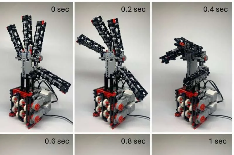 Роботизированная рука из LEGO: юный гений в действии