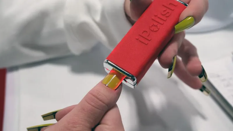 Дисплей Hisense S6 FollowMe, следующий за пользователем