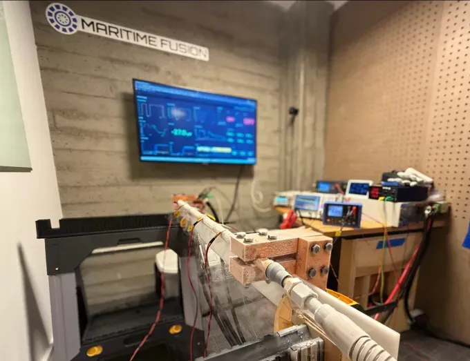 Сверхпроводящий кабель в мастерской.