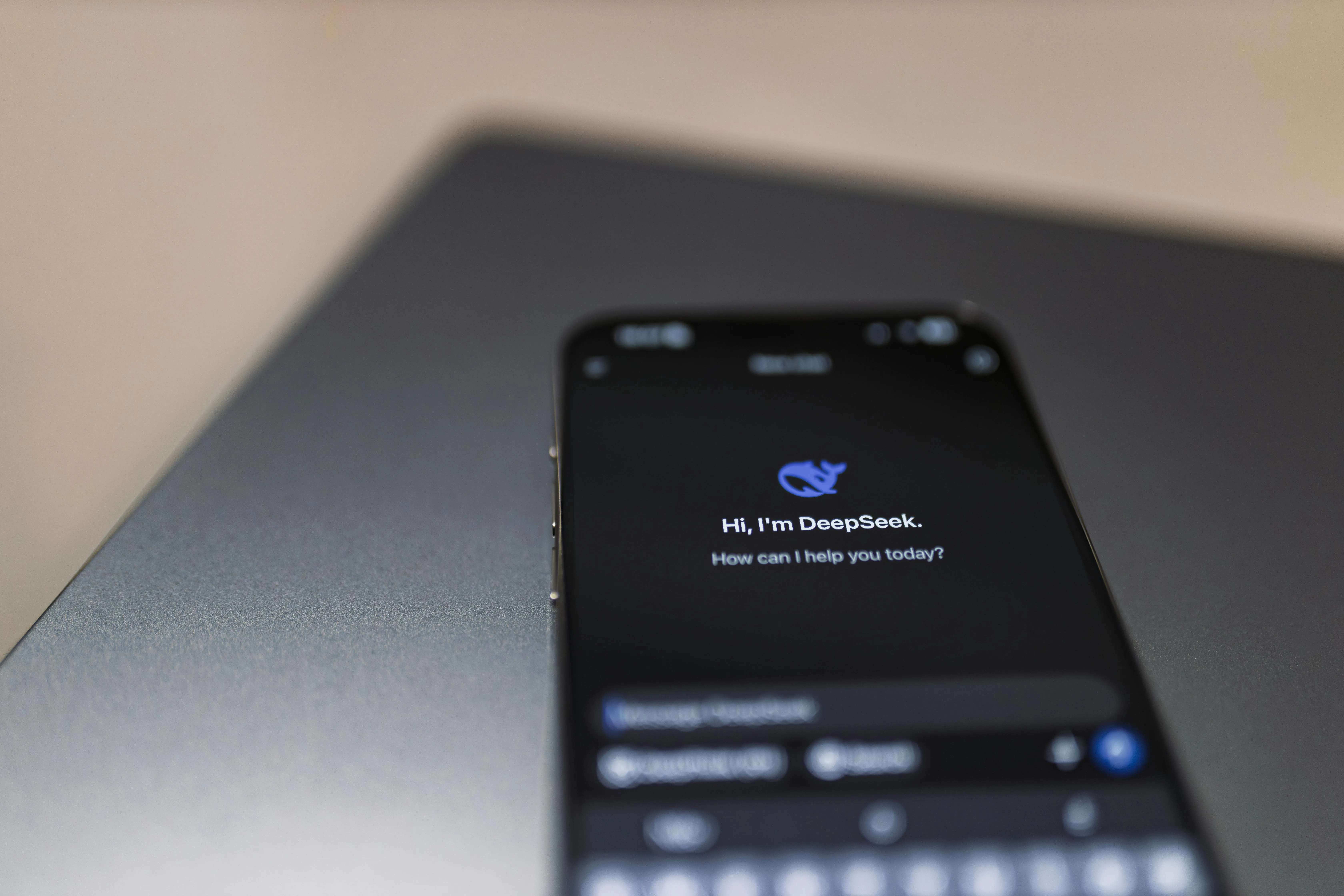 Скандал с AI-помощником Grammarly: эксперты без согласия