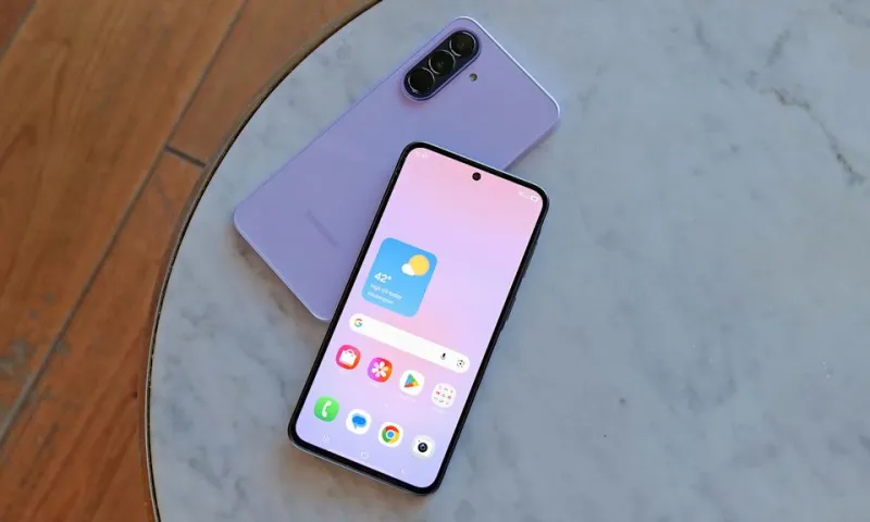 По какой‑то причине A57 доступен только в одном цвете — тёмно‑синий.