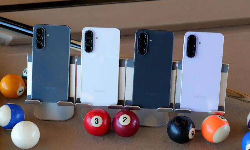 Хотя они выглядят одинаково, у A37 рамка из алюминия, а не пластик, как у A57, что должно улучшить долговечность.