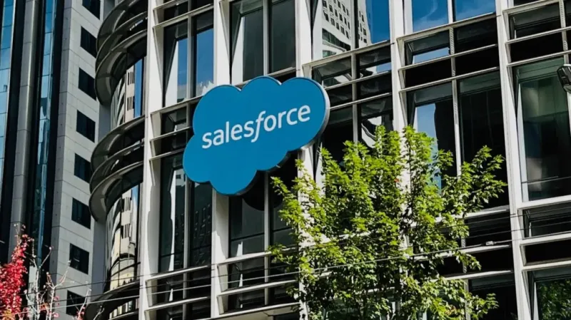 Хакеры ShinyHunters угрожают утечкой данных через Salesforce